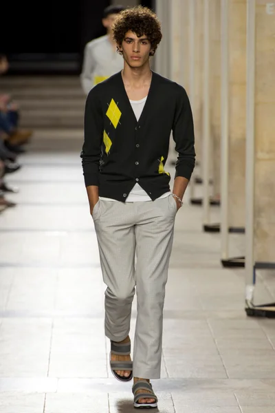 Look 23